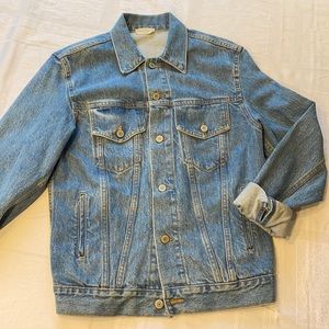 Brandy Melville perfect wash jean jacket. Size Small.
